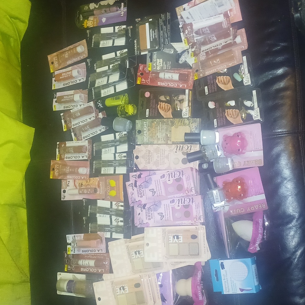 Assorted Makeup Collection Set - Picture 2 of 2